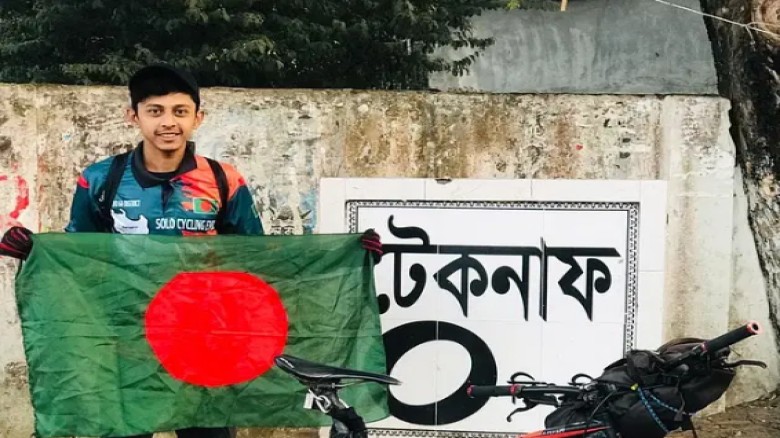 যে বার্তা নিয়ে ৬৪ জেলায় সাইকেলভ্রমণ শুরু করলেন চট্টগ্রামের সাইদুর 2